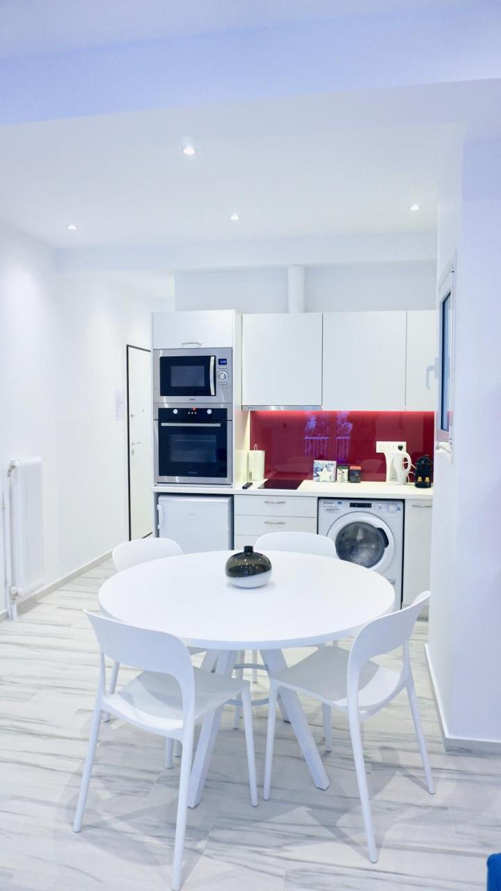 Central, Bright Apt In Athens Near Metro Екстериор снимка