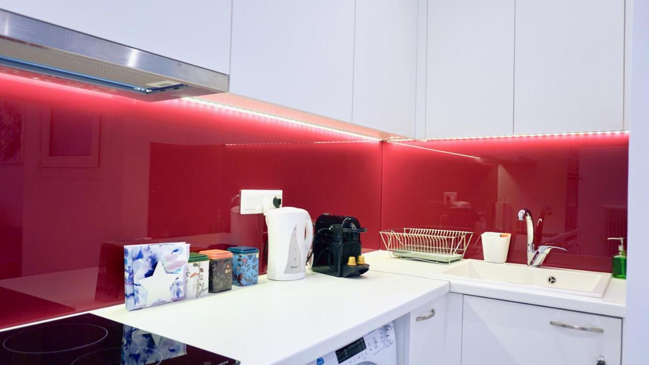 Central, Bright Apt In Athens Near Metro Екстериор снимка